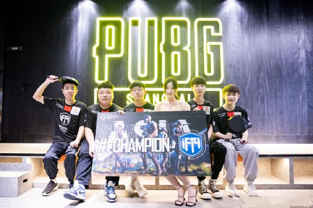 王大雷红牌影响泰山队更新换代；泰山队短板在于球迷的表现.